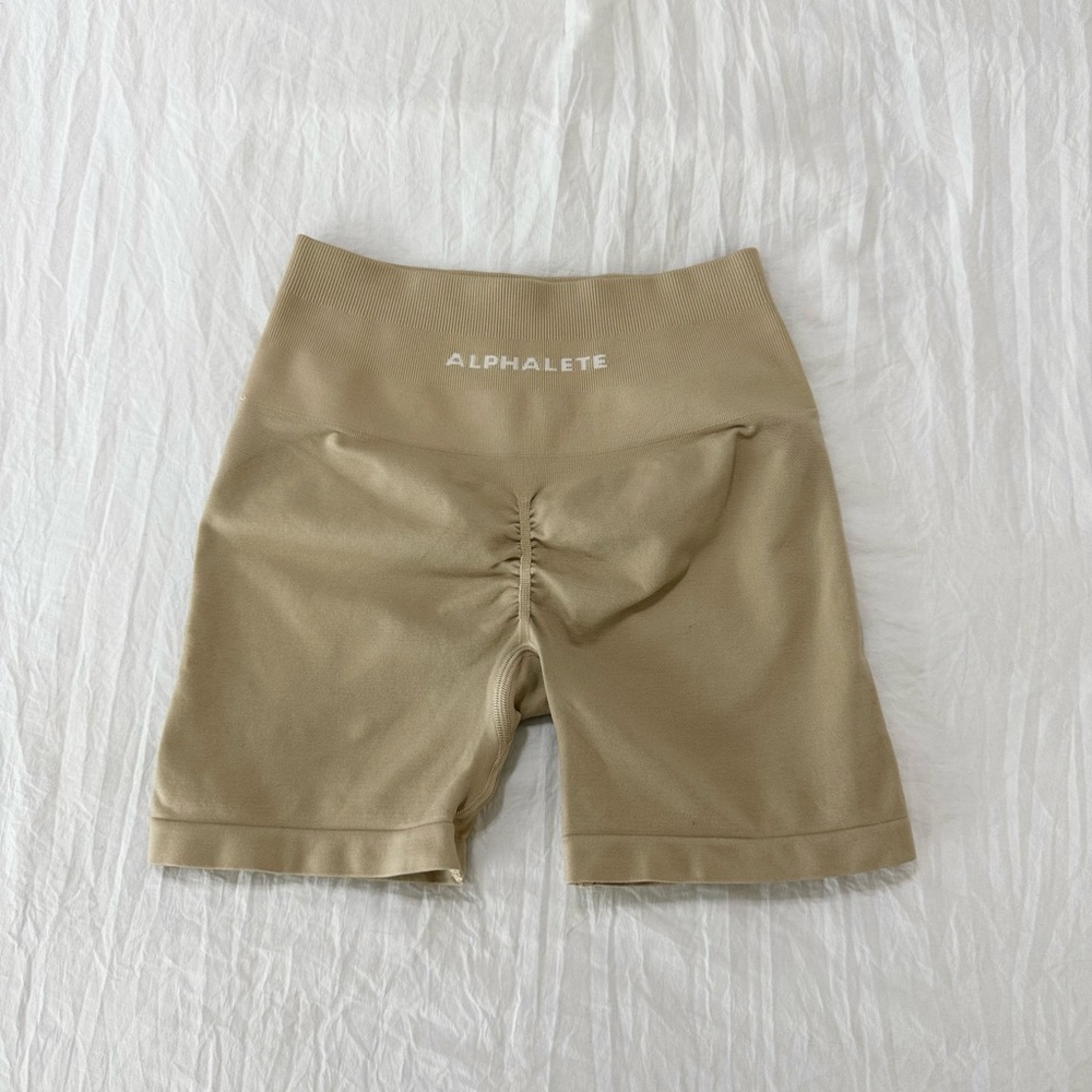Alphalete AMPLIFY SHORT 4.5" Hazelnut